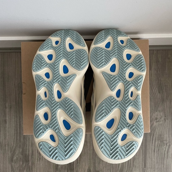 Adidas Yeezy 700 V3 "Azael" - Size 9 - Picture 4 of 5